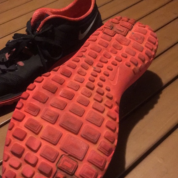 Women’s size 10 Nike’s - Picture 2 of 3